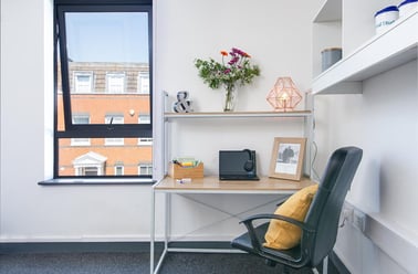 Fulham Palace Road, Hammersmith, London - Image 3